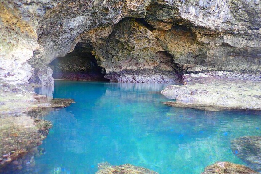 [Ishigaki] SUP/Canoe tour at Kabira Bay+ Snorkeling tour at Ishigaki-Blue Cave