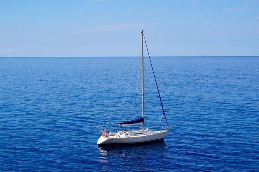 Spend an unforgettable day aboard a sailboat