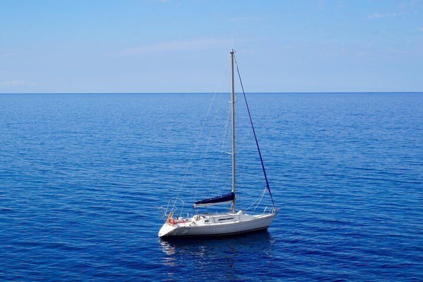 Spend an unforgettable day aboard a sailboat