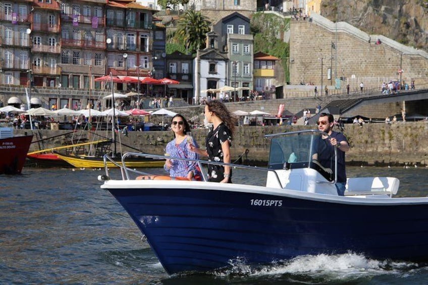 Private tour in the Douro (1 to 4 people) in a boat just for you