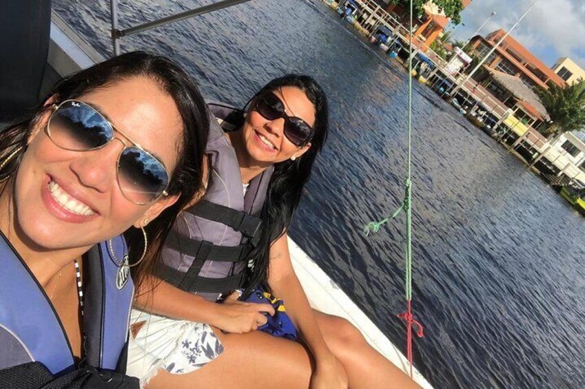 Beautiful clients in Rio preguiças (Motorboat ride along the river - Caburé beach).