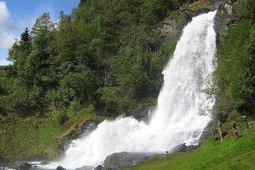 Private day tour to Hardanger - incl Hardanger Fjord Cruise and Vøringsfoss