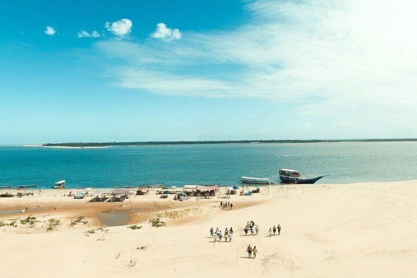 Mobile dunes in the mouth of the São Francisco River / AL