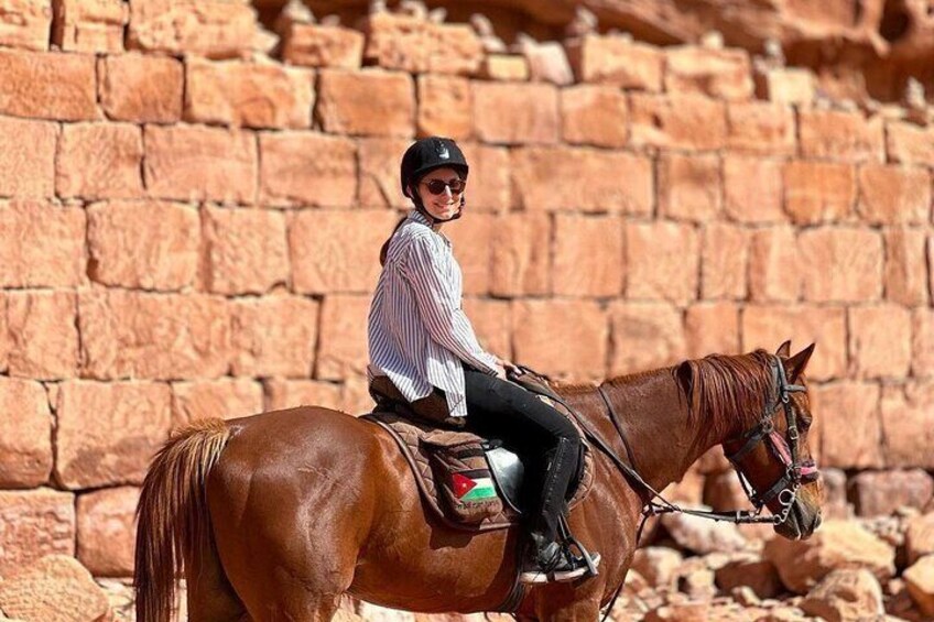 horse riding 2 hours tour in Wadi Rum