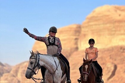 horse riding 2 hours tour in Wadi Rum