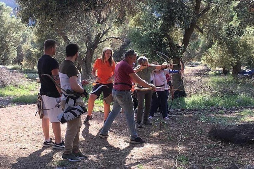 Whether as a group, alone, as a couple or as a whole family, archery is always an individual and moving experience!