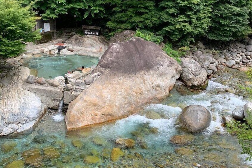 Shirakawago (UNESCO world heritage) / Onsen / Hiking Waterfall / 1day Private Tour