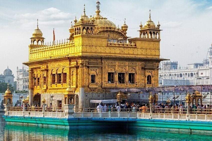 Guided Golden Temple and Jalliawala Bagh with Punjabi Breakfast