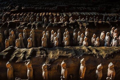 Xi'an in One Day from Hangzhou by Air: Terracotta Warriors, City Wall and M...