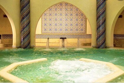 Private Tour of the Hassan 2 Mosque and Traditional Hammam