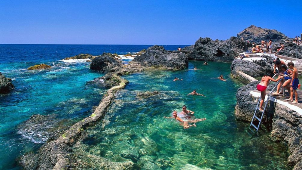 Ver elemento 1 de 5. Lava pool swimmers in Spain