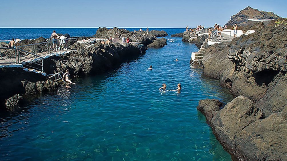 Ver elemento 4 de 5. Lava formed water channel in Spain
