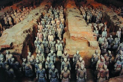 Private Day Tour to Xi'an from Chongqing by Air: Terra-Cotta Warriors &City...