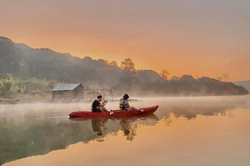 KAYAK/SUP IN DA LAT (1/2 day)