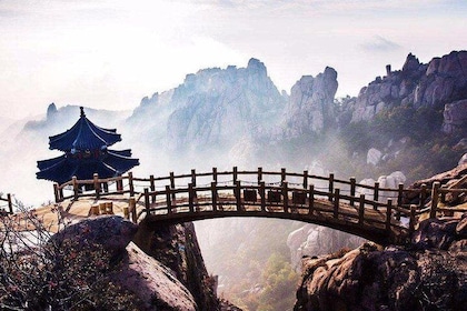 Qingdao Private Day Tour to Laoshan Mountain with Lunch and Cable Car