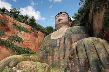 Chengdu in One Day from Jinan by Air: Leshan Giant Buddha, Pandas and More