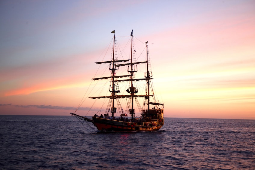 YoHo Sunset Dinner Cruise aboard Cabo Legend