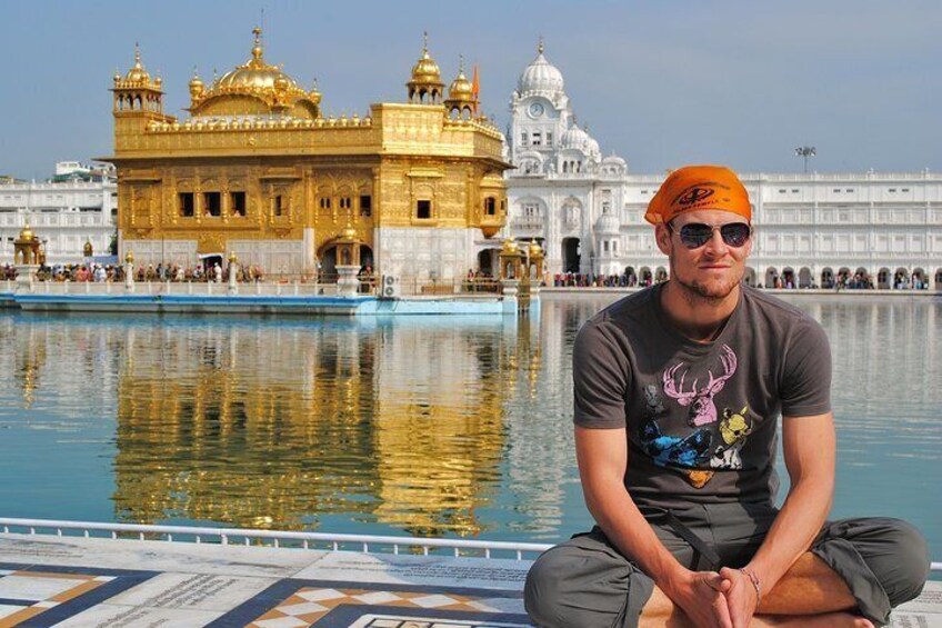 Golden Temple & Wagah Border in Amritsar with Punjabi Lunch 