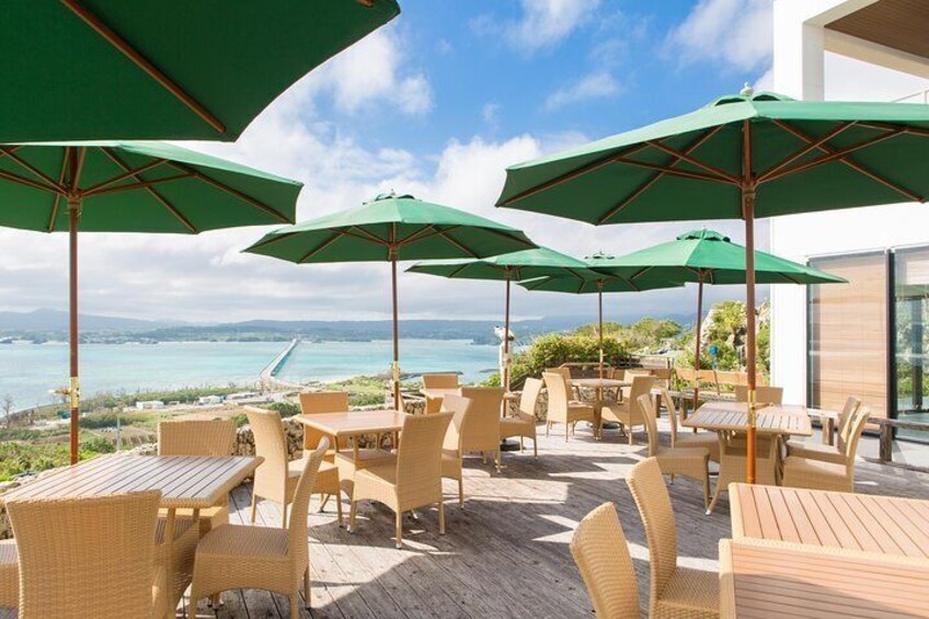 Restaurant "Ocean Blue"
A comfortable space with an ocean view for all seats
This restaurant boasts glutinous pizza.