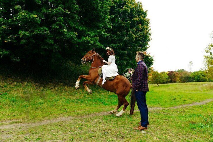 Two hours of horse riding tour from the stable in Zubra to Zhyrivka and back