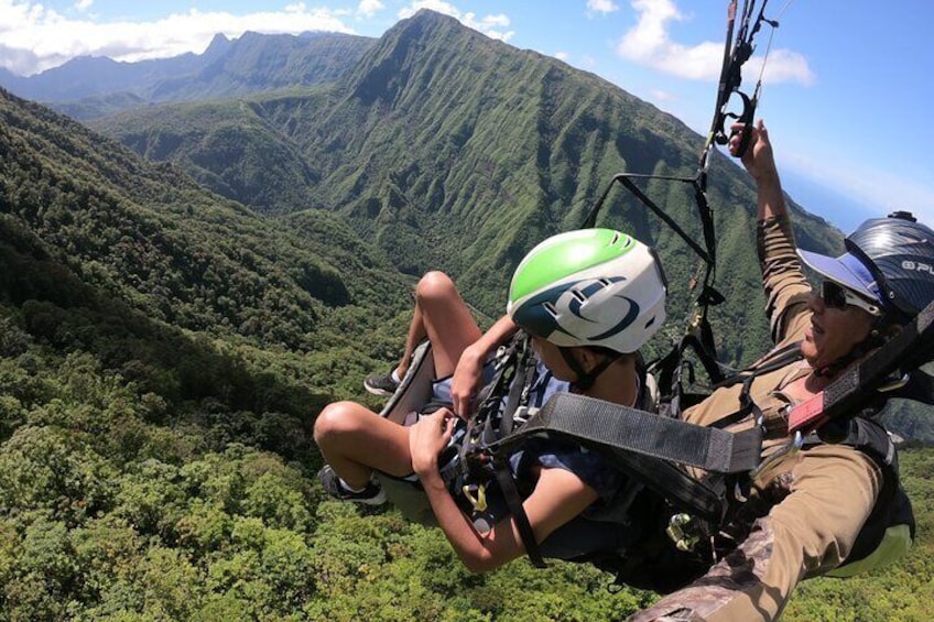 Tour of the island and its peninsula WITH Paragliding and Private Taxi Boat