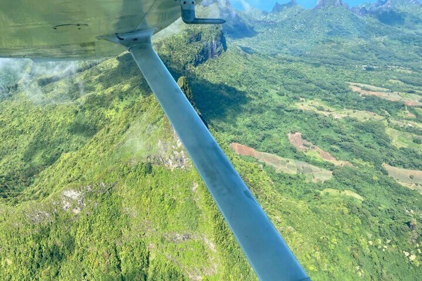 Tour of the island of Tahiti WITH flight over Moorea in a private plane