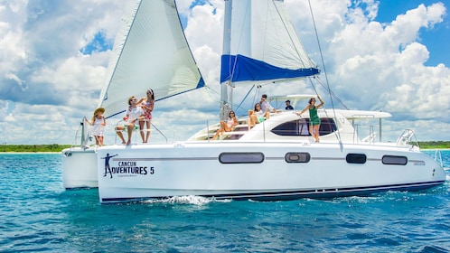 Catamarano di lusso della Riviera Maya in barca a vela e snorkeling