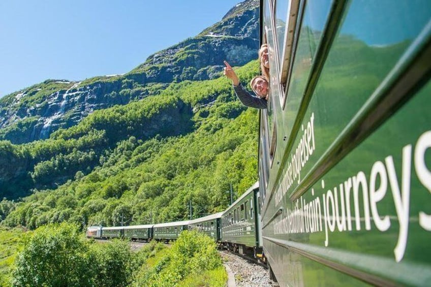 Guided day tour to Flåm - incl Premium Nærøyfjord Cruise and Flåm Railway