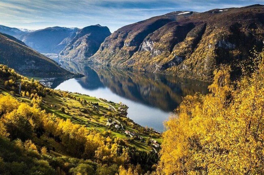 Guided day tour to Flåm - incl Premium Nærøyfjord Cruise and Flåm Railway