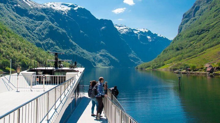 Guided tour - Viking Village, Nærøyfjord Cruise and Flåm Railway