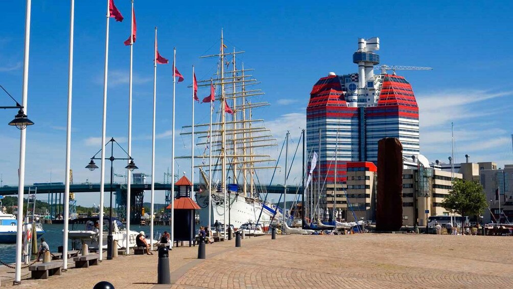 Åpne bilde 3 av 5. Modern building on the docks in Gothenburg
