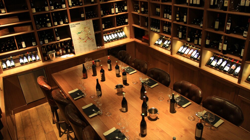 Foto 4 von 6 laden Wine tasting samples in France