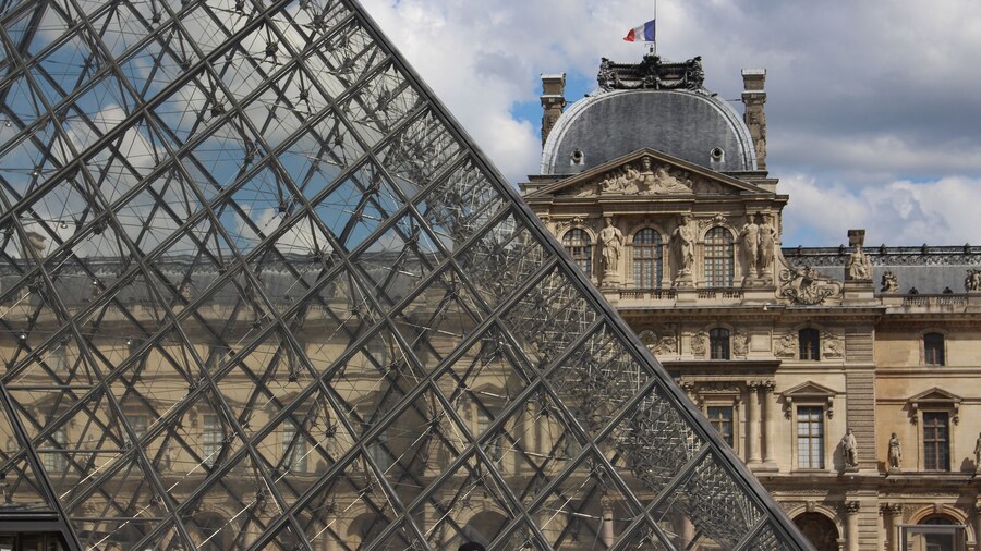 Louvre Tour - Truly Small Group Tour