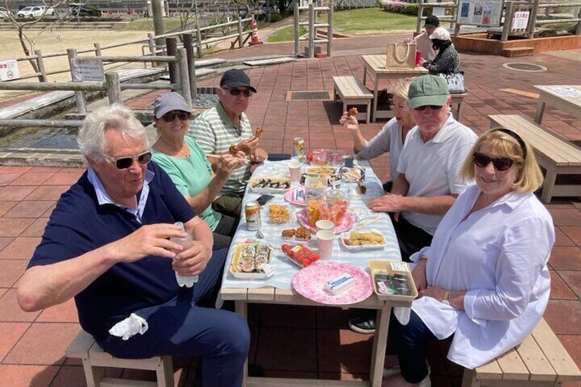 Lunch is always a fun experience at the Obama Foot baths.