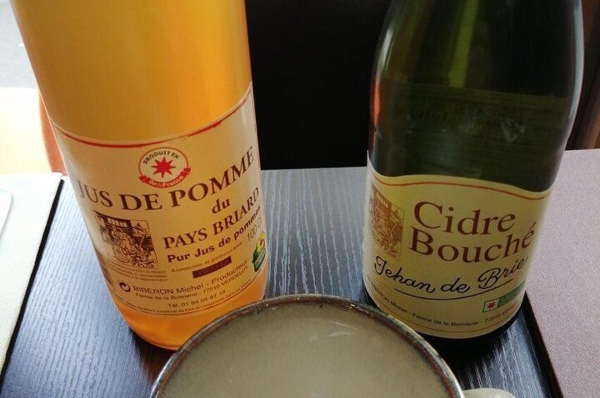 Cider and farm apple juice to accompany your pancakes