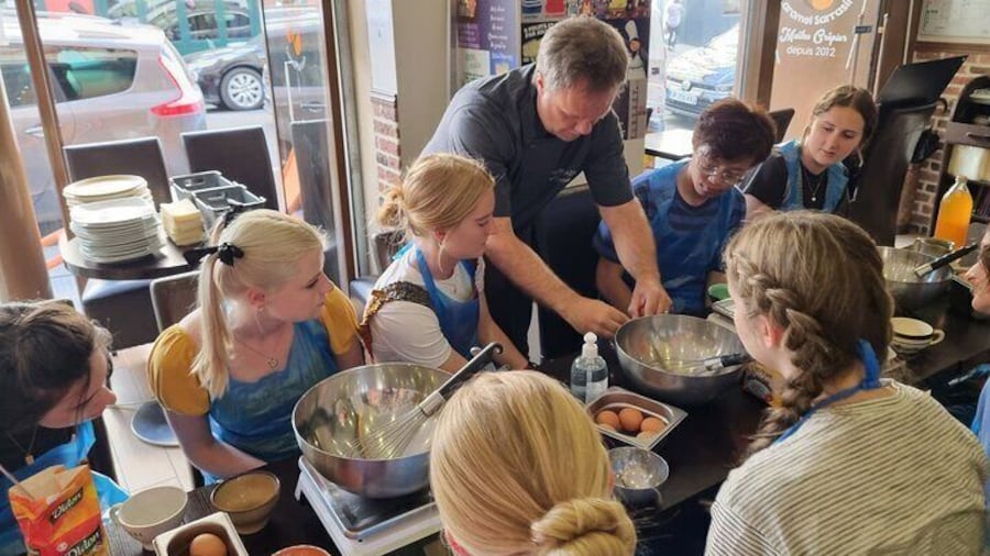 Amazing Sweet Crêpe Cooking Class Paris