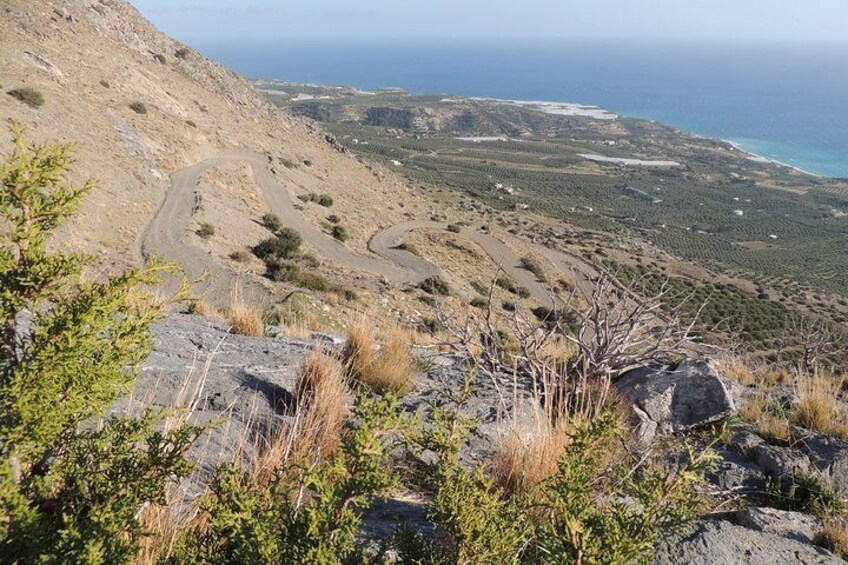 SECRETS OF THE SOUTHERN CRETE (Free Lunch )