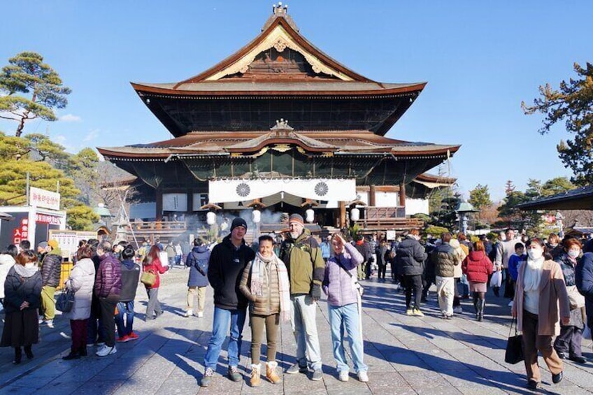 Food & Cultural Walking Tour around Zenkoji temple in Nagano