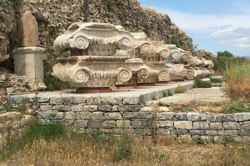 Magnesia, known as the “city of incidents” since it has witnessed many important events throughout history, is best known for its temple dedicated to Artemis, the fourth biggest temple in Anatolia, 
