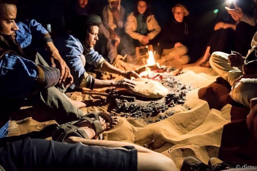 Sand bread and convivial moments around the fire