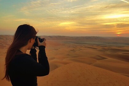 Liwa Sunset Trip at Moreeb Dune With Picnic Lunch and Sandboard