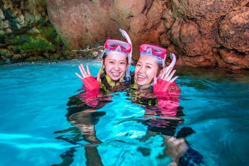Easily set sail by boat! / Blue cave snorkel