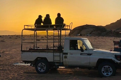 瓦迪拉姆全日吉普車之旅 + 在貝都因人營地過夜和晚餐