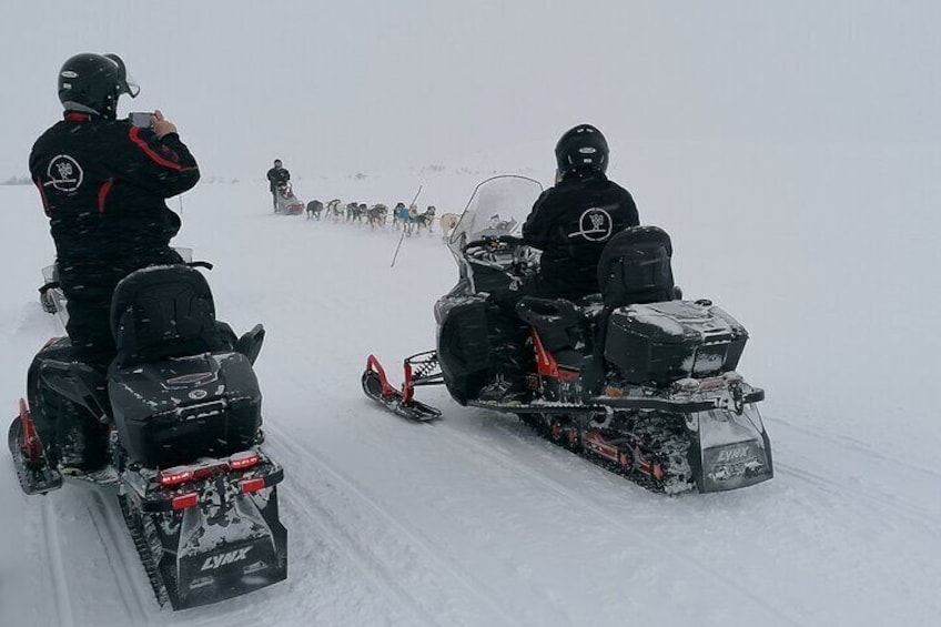 Snowmobile safari in the mountain plateau of Finnmarksvidda