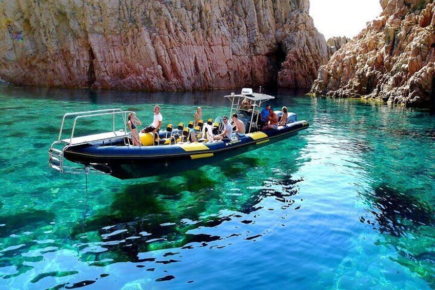 Visit Scandola, the creeks of Piana by boat