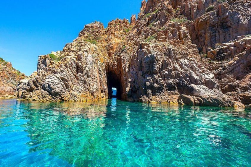 Visit Scandola, the creeks of Piana by boat