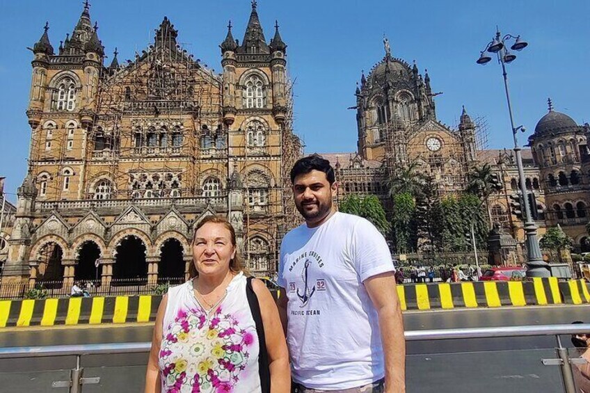 Our Guest from United Kingdom enjoying our Mumbai Sightseeing tour 