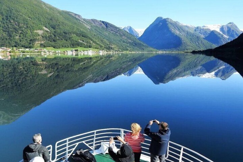Approach to Fjærland