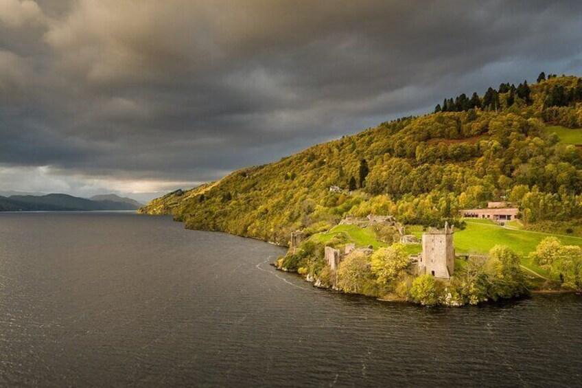 Inverness Clava Cairns, Culloden Battlefield and Urquhart Castle 