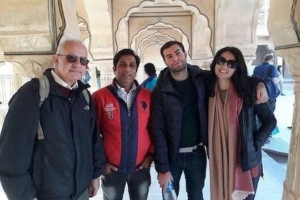 Ganztägige private Sightseeing-Tour durch Jaipur mit dem Auto mit Führer